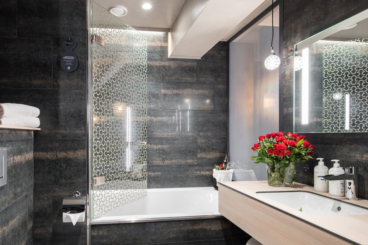 superior twin room (extra bed possibility) | bathroom | deep-soaking bathtub, hair dryer, bidet, towels