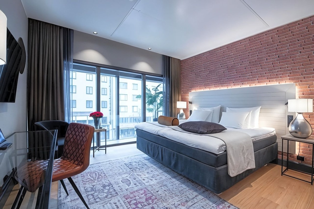 Allergikerbettwaren, Minibar, Zimmersafe, Schreibtisch