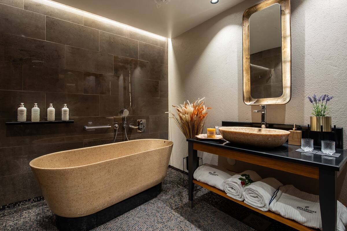 deep-soaking bathtub, hair dryer, bidet, towels