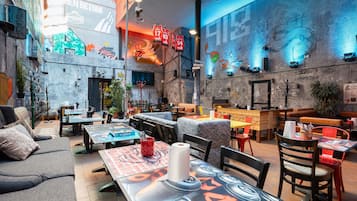 3 restaurants, Italian cuisine