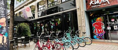 A street food restaurant with outdoor seating and bicycles parked outside.