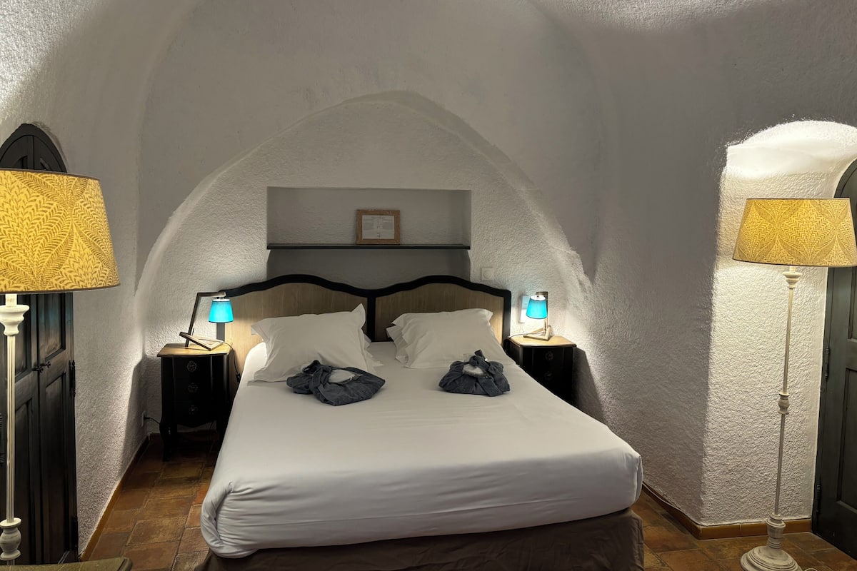 Svit Basic | Sängtillbehör av högsta kvalitet och värdeförvaringsskåp på rummet