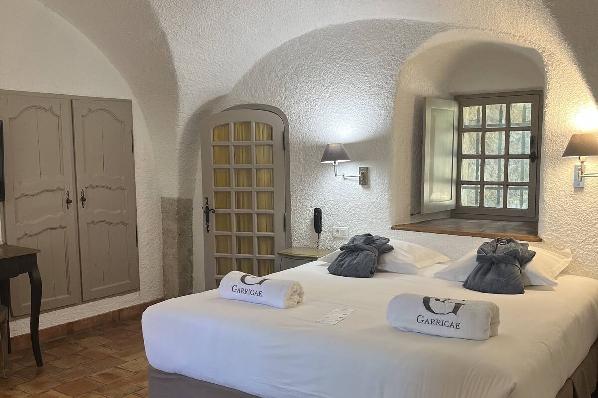 traditional double room (tradition) | 1 bedroom, premium bedding, in-room safe, desk