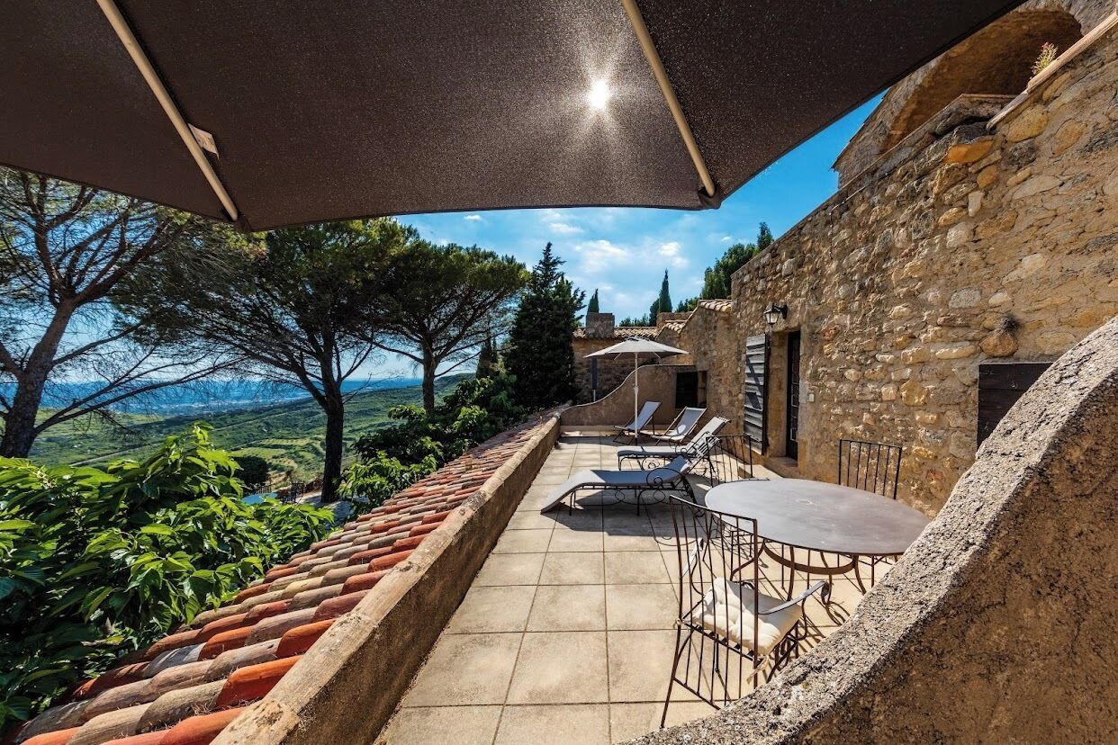 Svit Basic | Sängtillbehör av högsta kvalitet och värdeförvaringsskåp på rummet