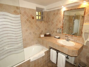 Traditional Double Room | Bathroom | Free toiletries, hair dryer, bathrobes, towels
