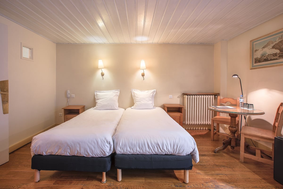 In-room safe, blackout drapes, soundproofing, WiFi (free)