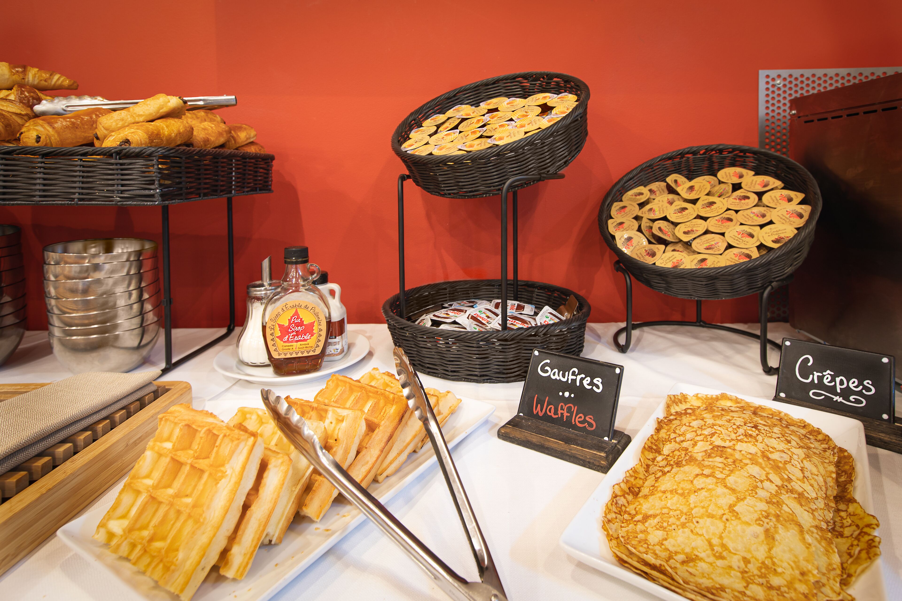 فطور أوروبي يوميًا بتكلفة قدرها (17 EUR للشخص)