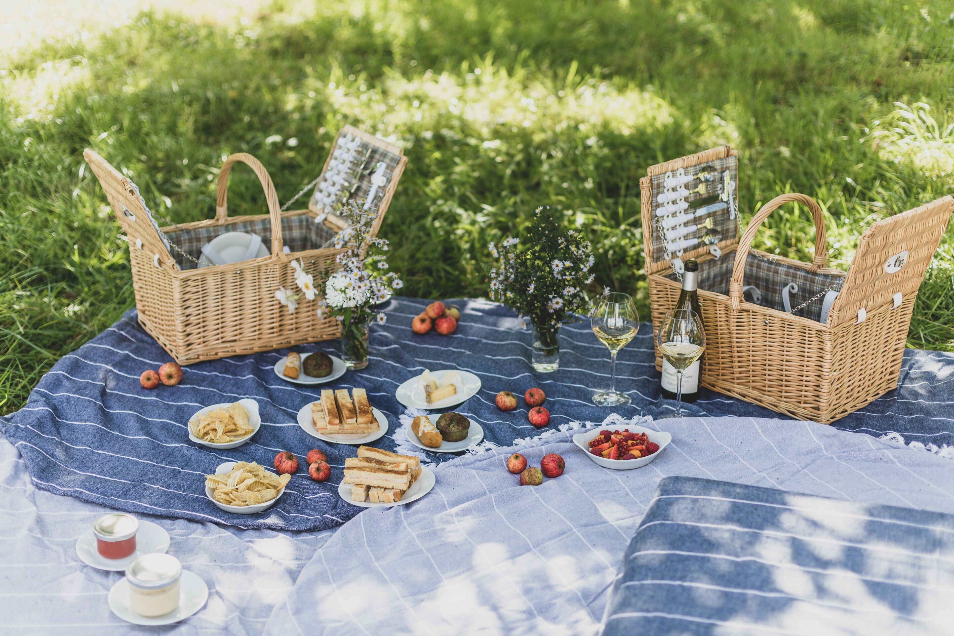 2 restaurants, breakfast, dinner served; french cuisine