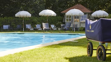 AuĂenpool, LiegestĂŒhle