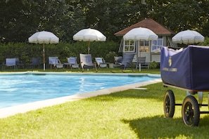 Outdoor pool, pool loungers