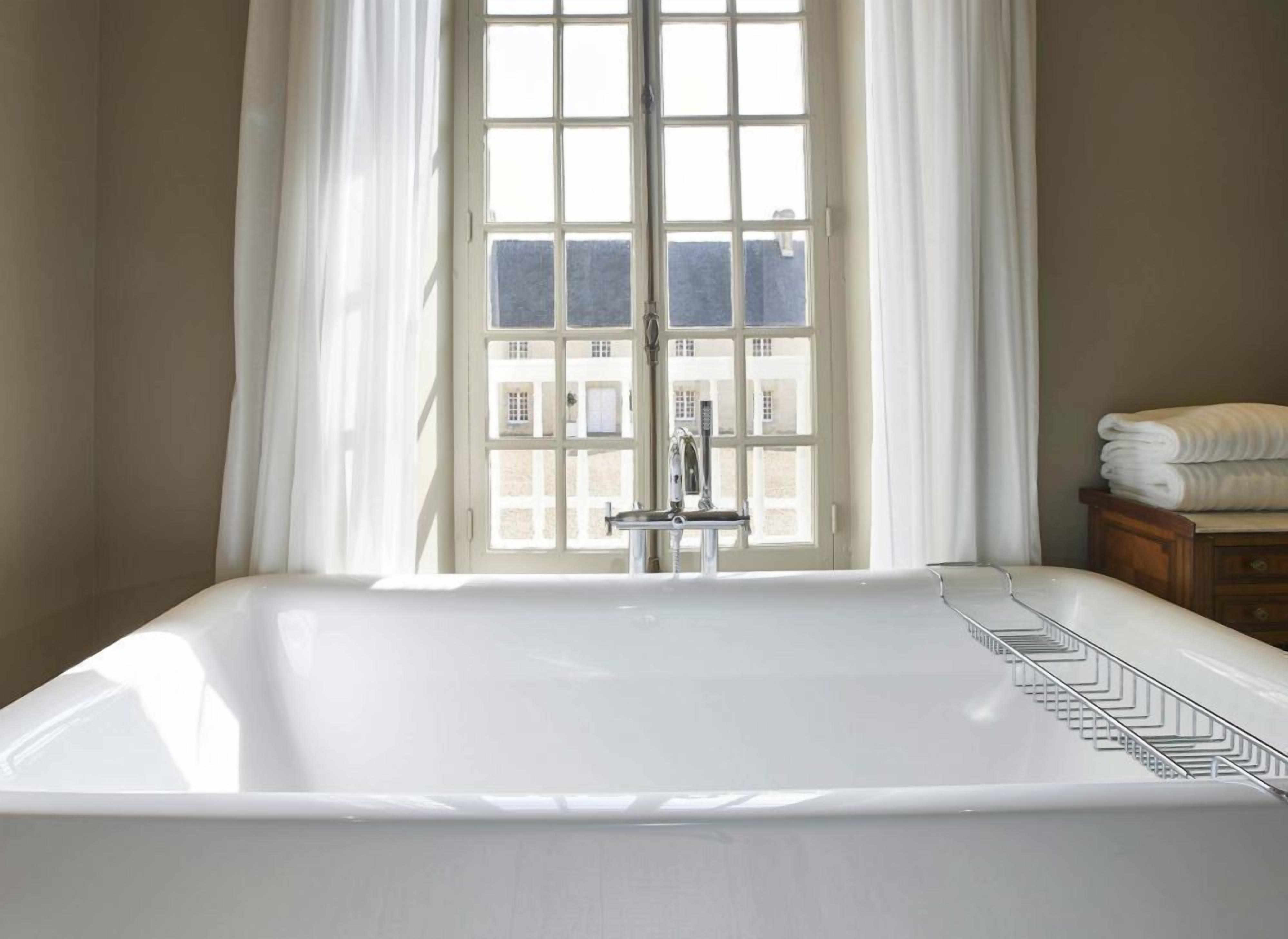 traditional double room | bathroom | free toiletries, slippers, towels