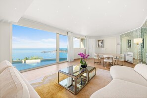 Nietzsche Suite | Living area