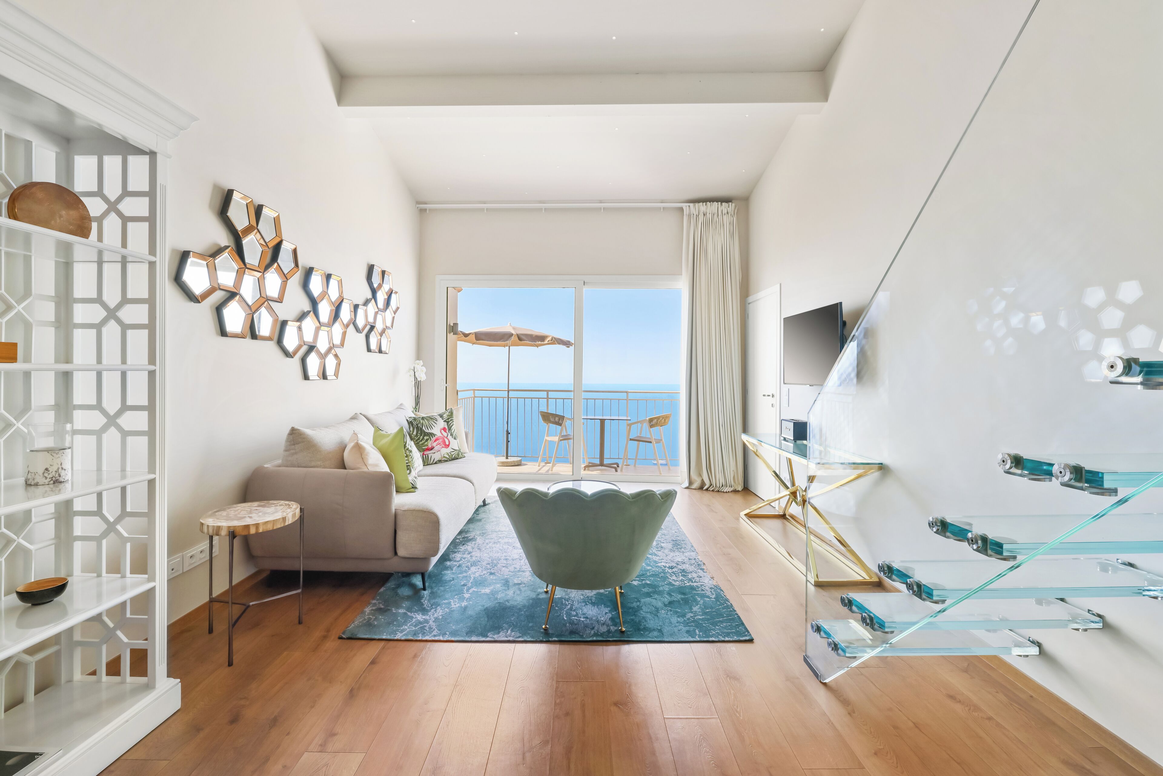 executive suite | minibar, in-room safe, soundproofing, iron/ironing board