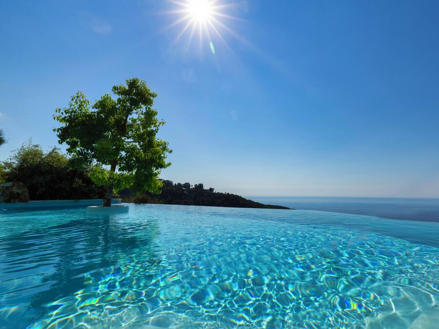 2 udendørs pools, parasoller, liggestole