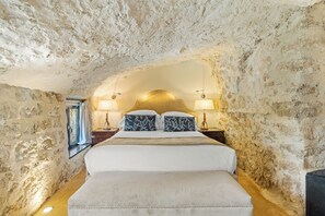 Traditional Double Room, Mountain View | Minibar, in-room safe, soundproofing, iron/ironing board - Chateau De La Chevre D Or (Èze)