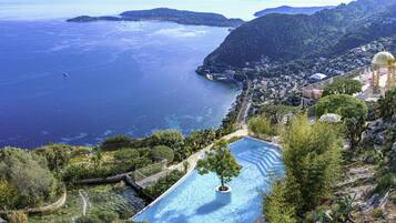 2 outdoor pools, pool umbrellas, sun loungers