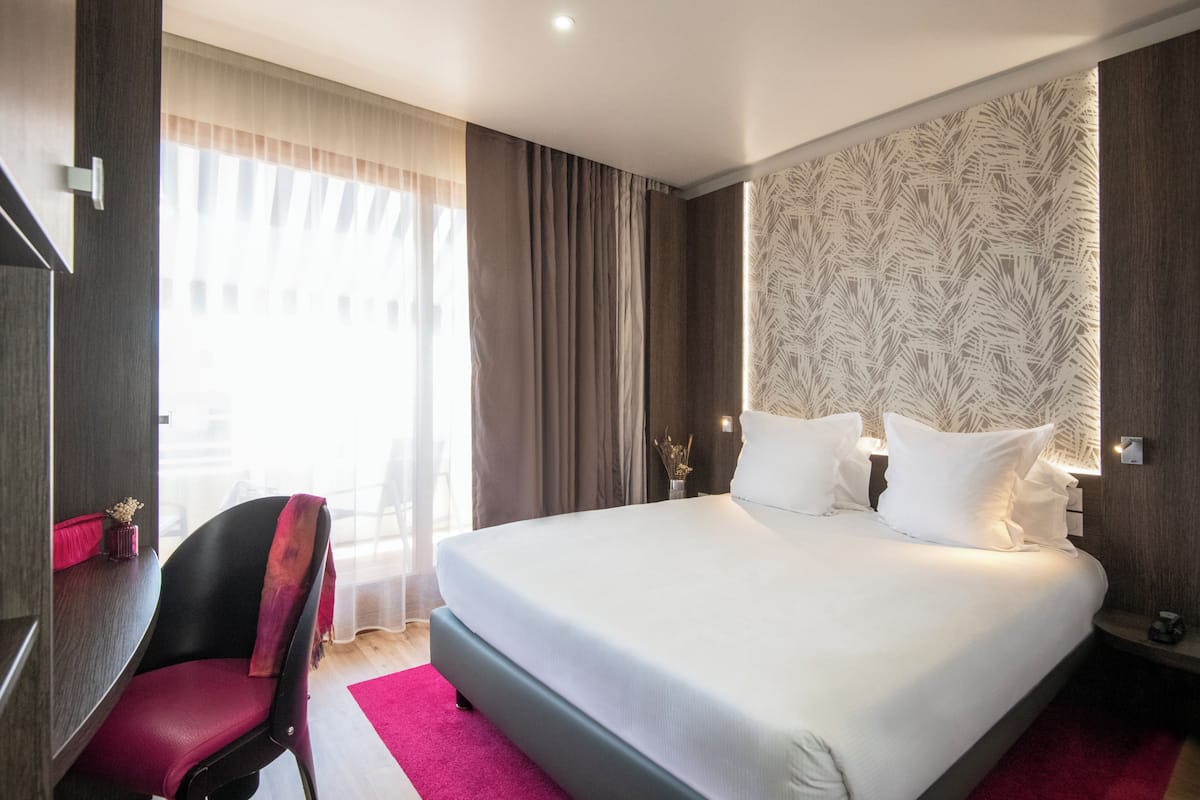 Superior Double Room, Terrace, Garden View | Premium bedding, minibar (free items), in-room safe, desk