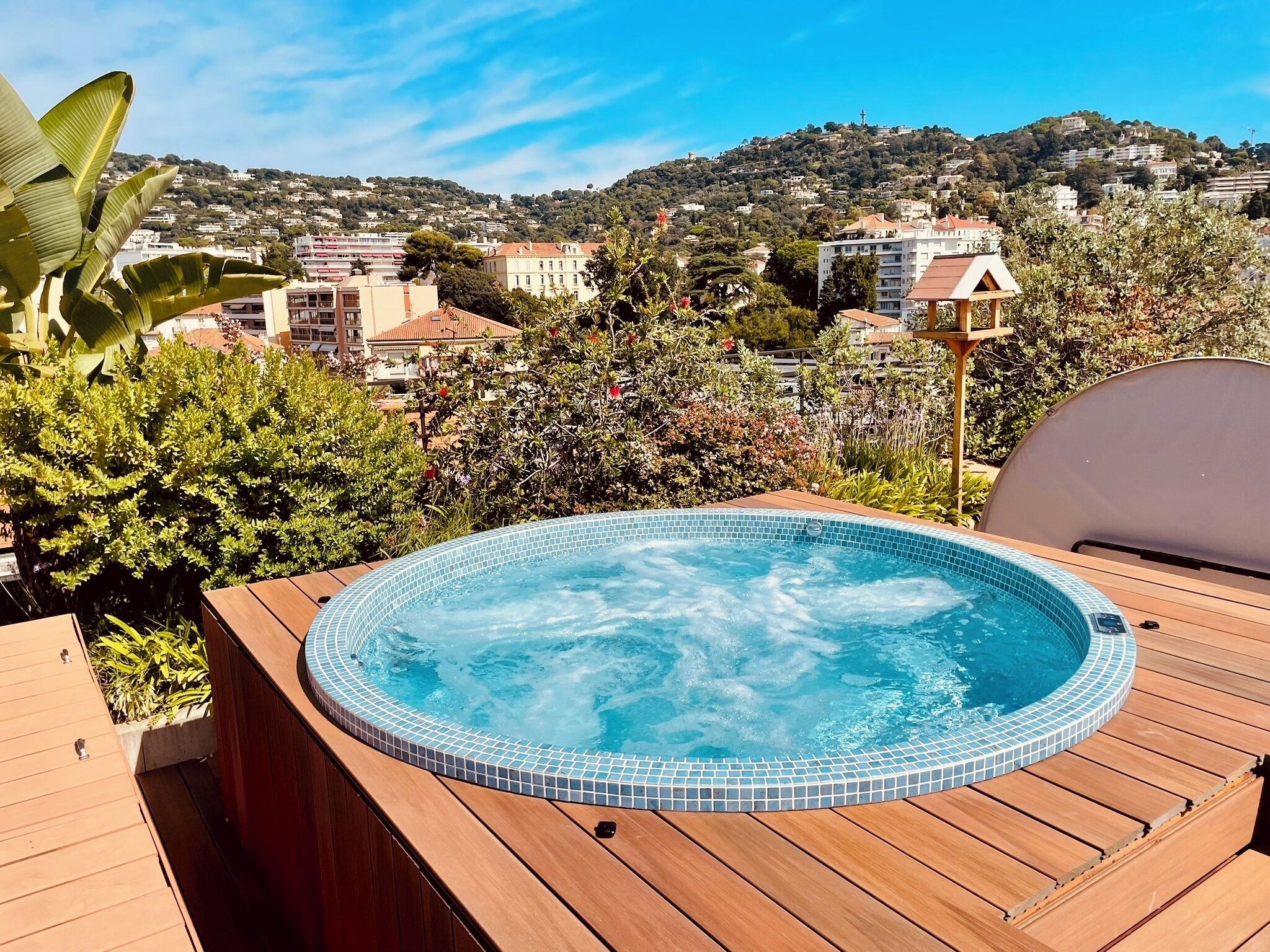 Outdoor spa tub
