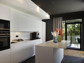 Penthouse, 3 Bedrooms, Kitchen | Premium bedding, minibar, in-room safe, desk