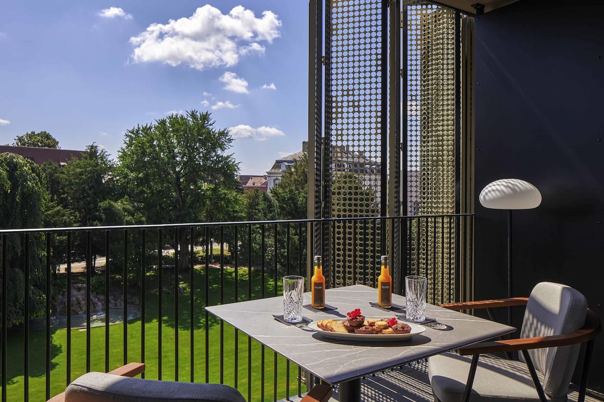 Premium bedding, minibar, in-room safe, desk