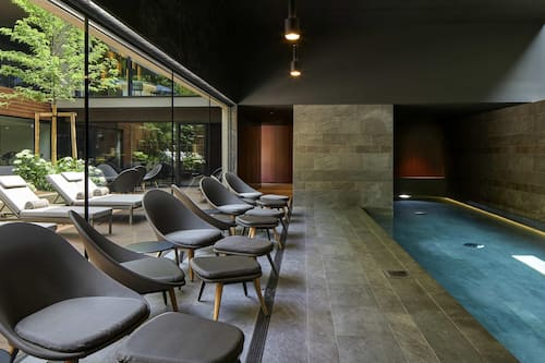 Couples treatment rooms, sauna, hot tub, steam room, body treatments