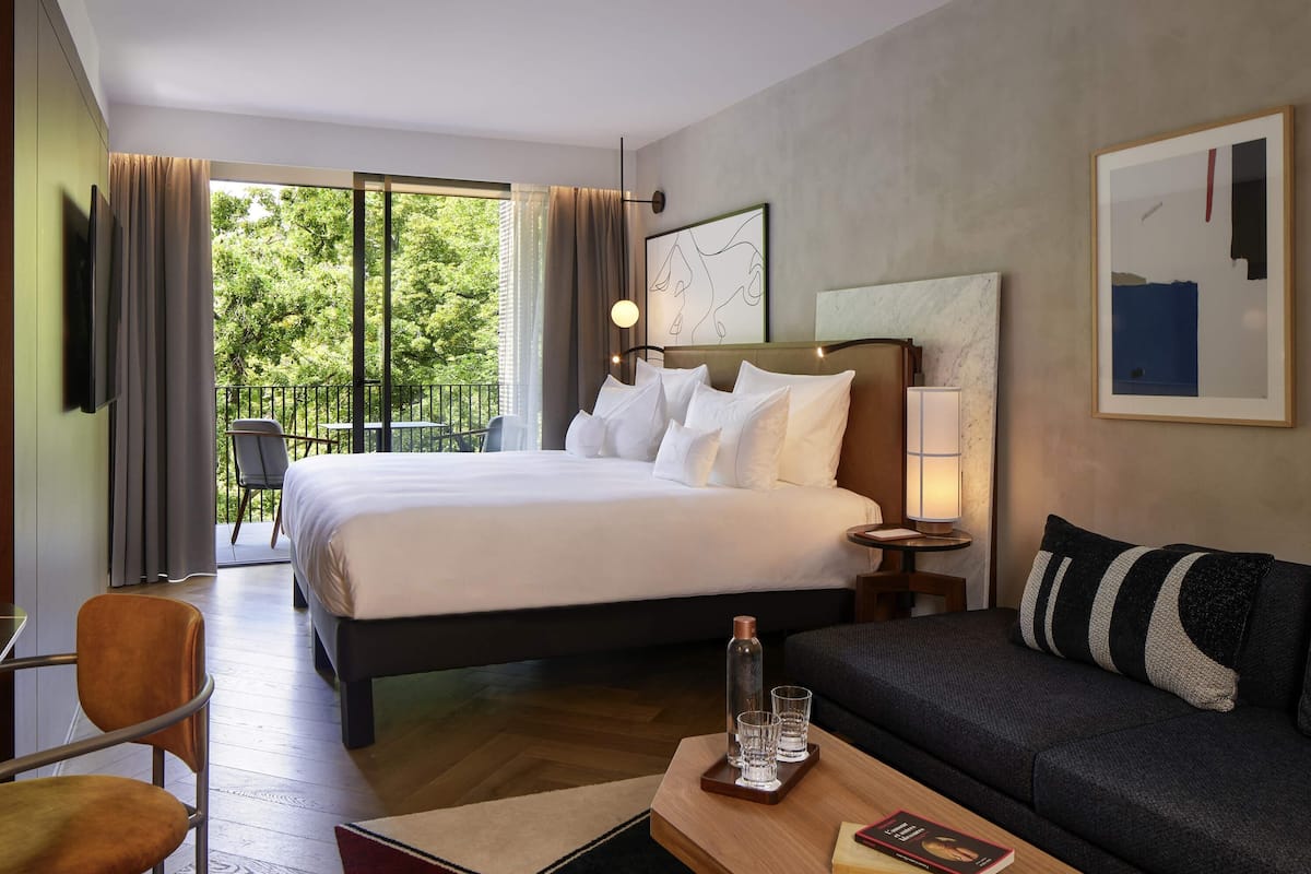 Rom – executive, 1 queensize-seng, balkong (Artist) | Sengetøy av topp kvalitet, minibar, safe på rommet og skrivebord