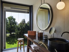 Executive Room, 1 Queen Bed with Sofa bed, Balcony (Artist) | Premium bedding, minibar, in-room safe, desk