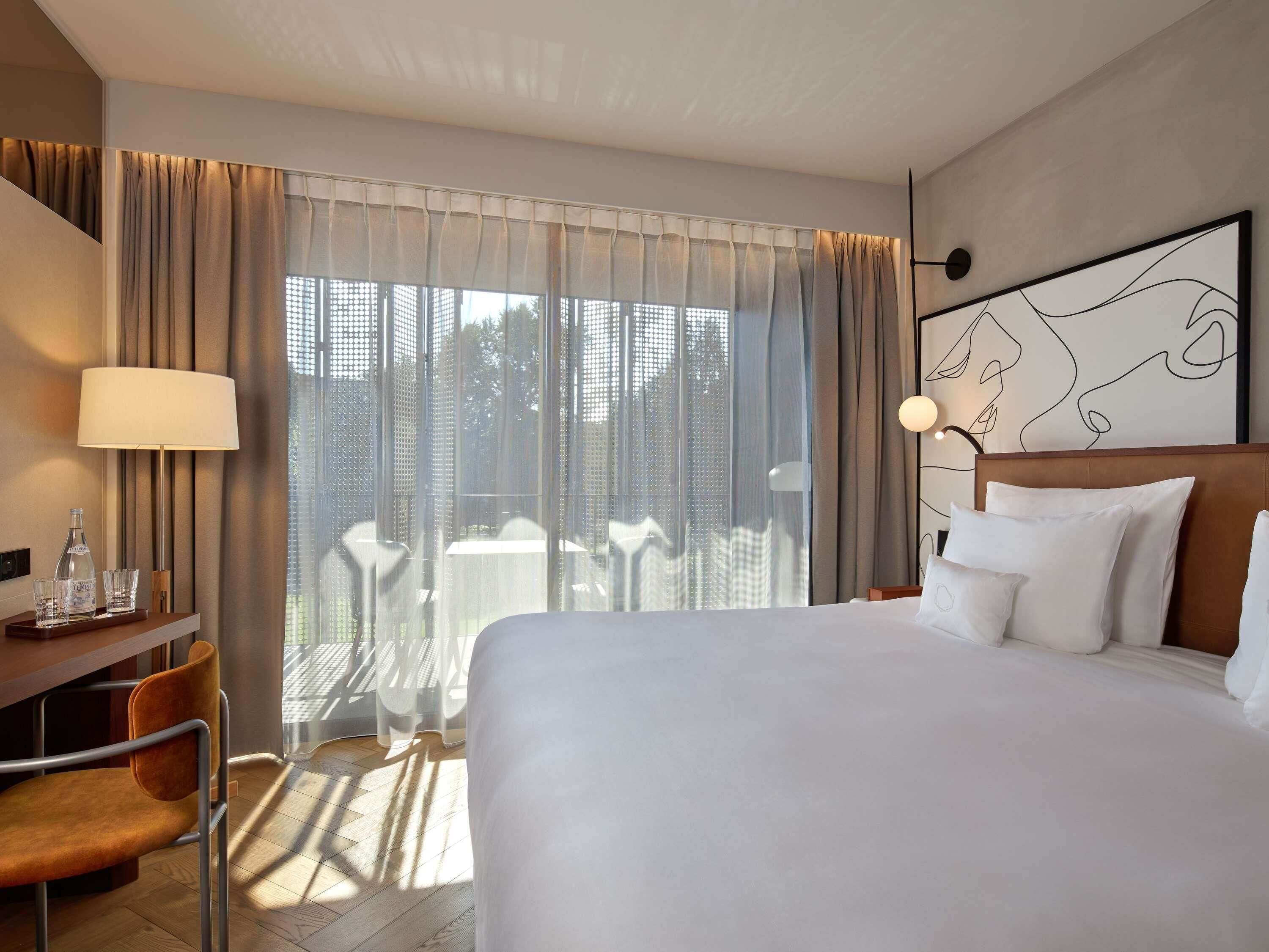 Premium bedding, minibar, in-room safe, desk