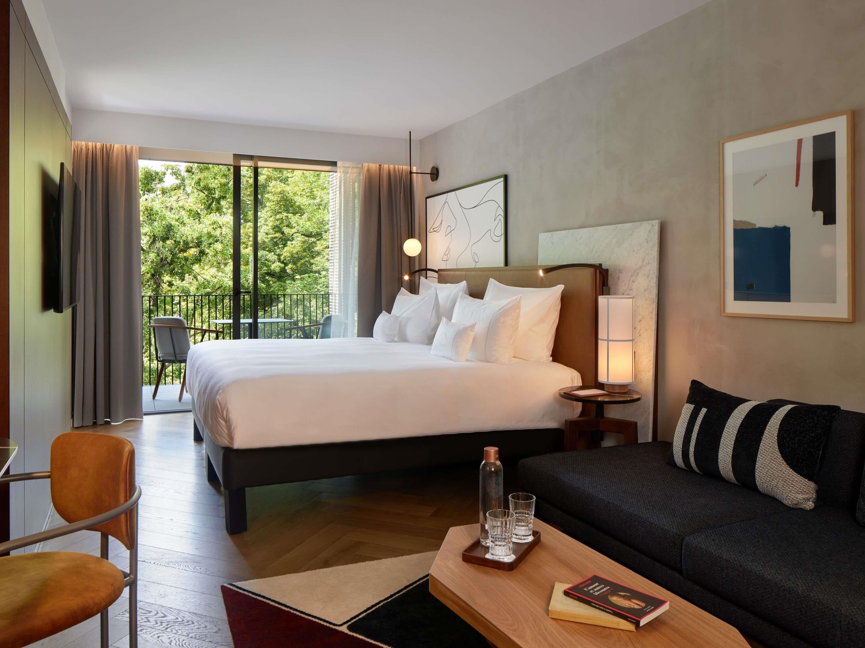 Premium bedding, minibar, in-room safe, desk