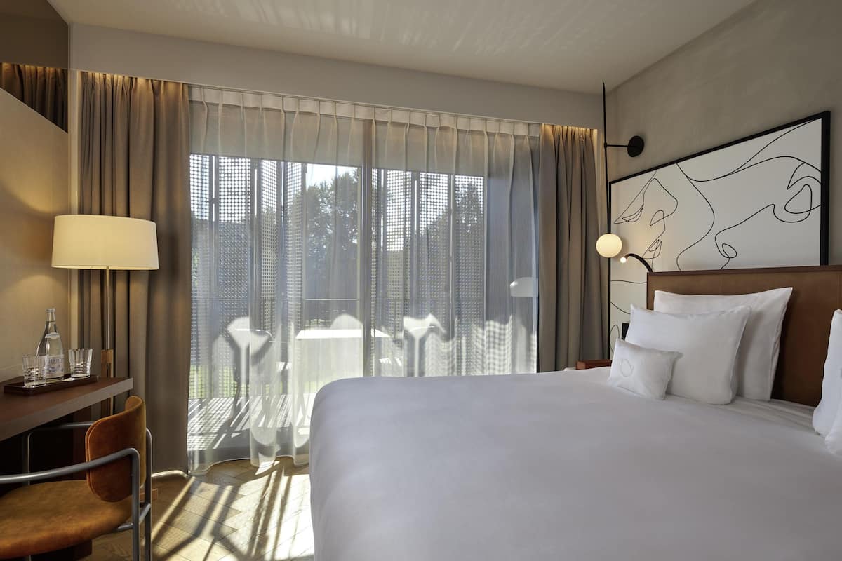 Rom – superior, 1 queensize-seng, balkong (Signature) | Sengetøy av topp kvalitet, minibar, safe på rommet og skrivebord