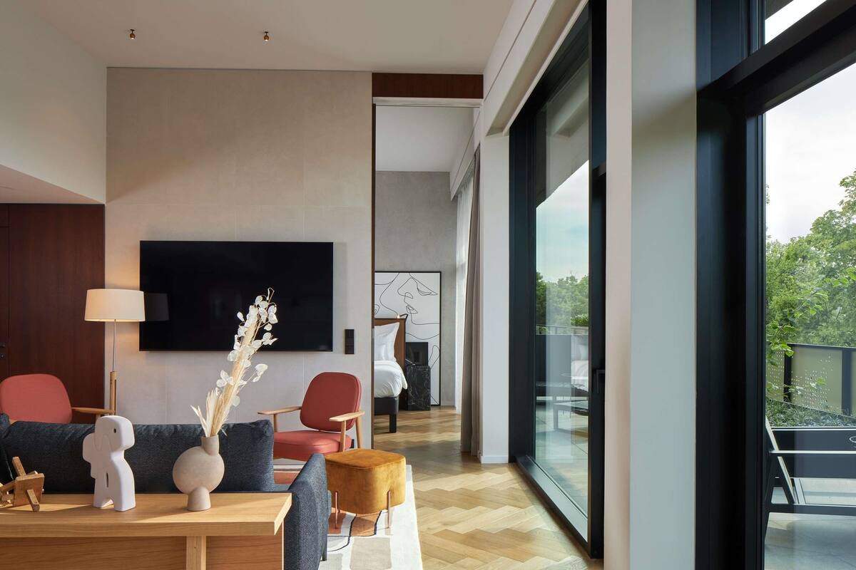 Phòng Suite Executive, 2 phòng ngủ, hiên | Bộ đồ giường cao cấp, minibar, két bảo mật tại phòng, bàn 