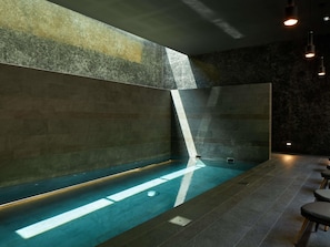 Couples treatment rooms, sauna, hot tub, steam room, body treatments