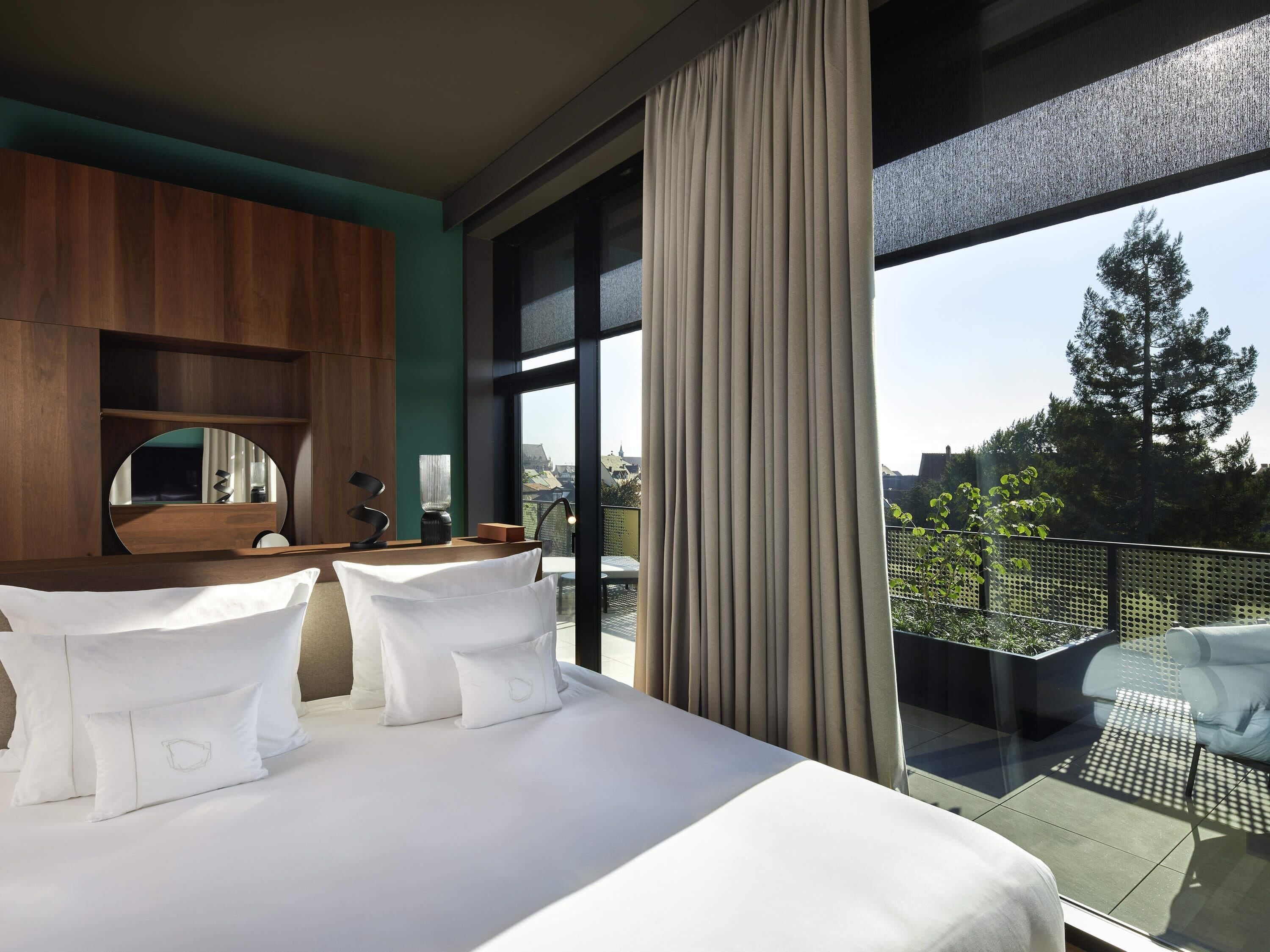 premium bedding, minibar, in-room safe, desk