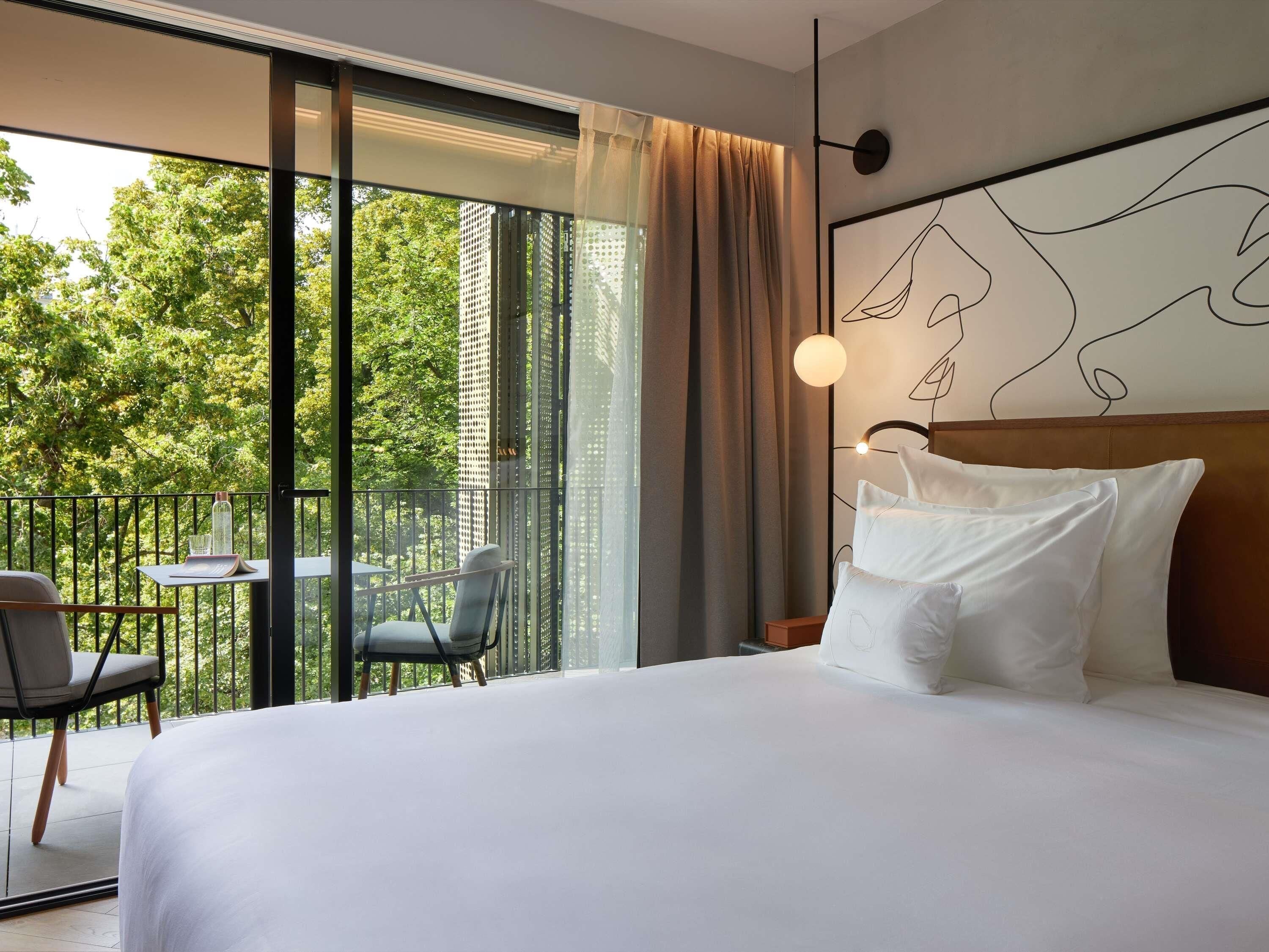 Deluxe Room, 1 Queen Bed, Balcony | Premium bedding, minibar, in-room safe, desk