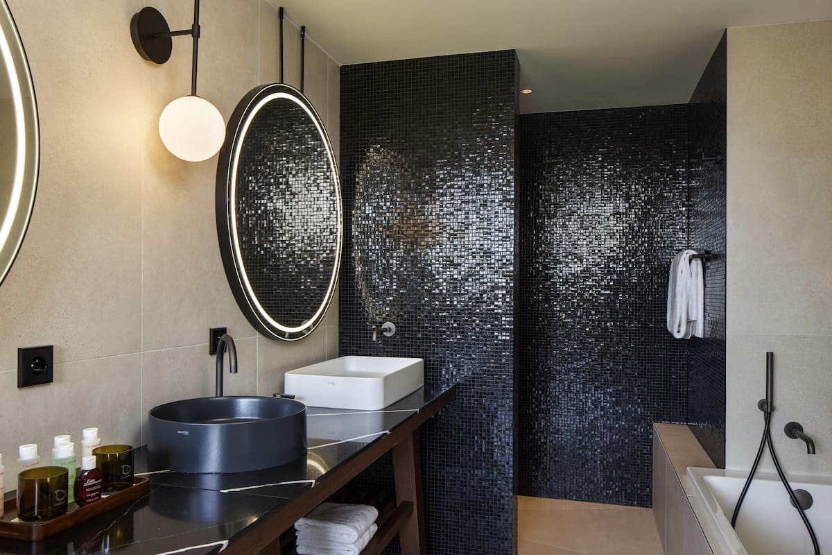 Literie de qualité supérieure, minibar, coffres-forts dans les chambres