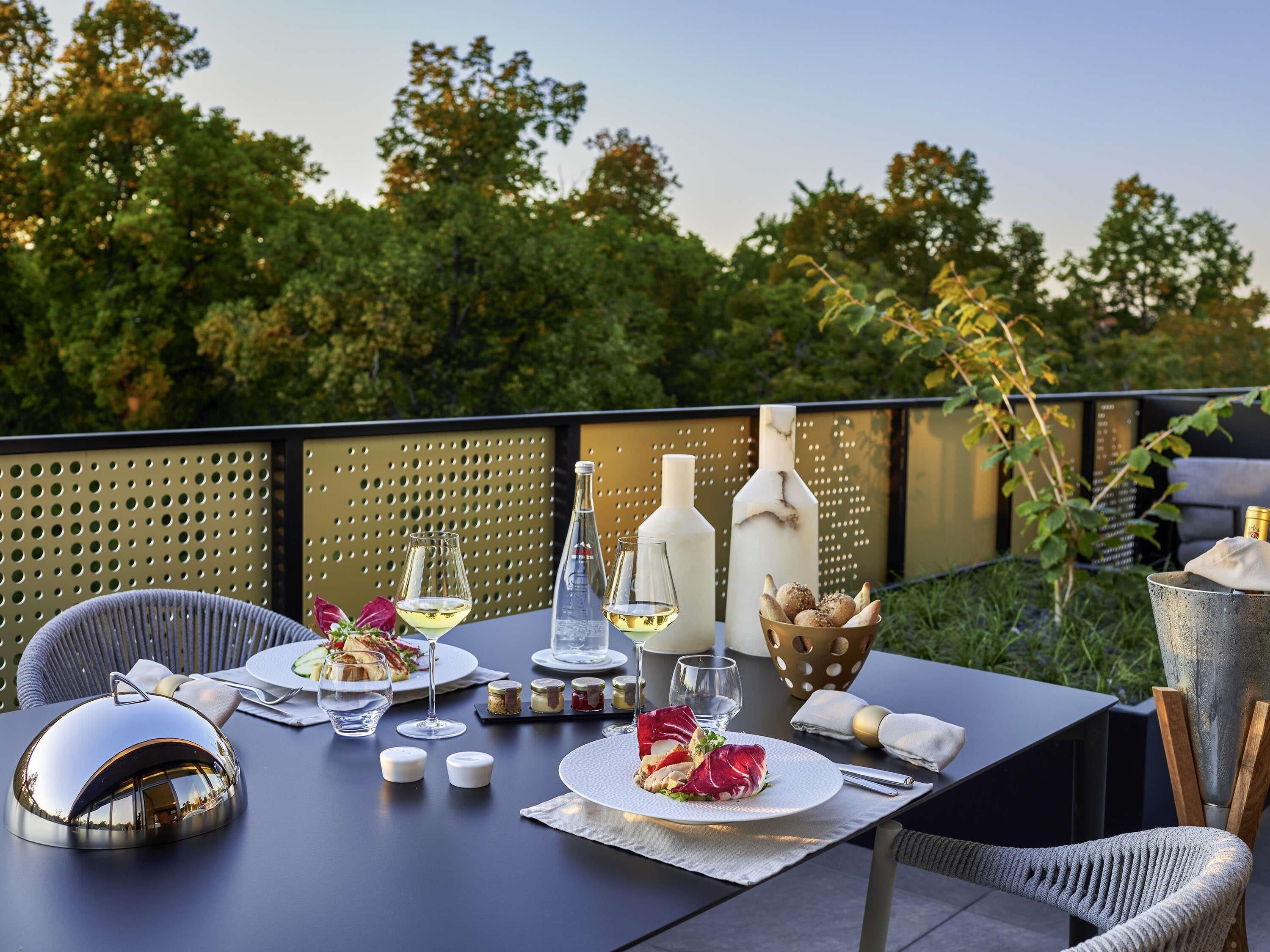 executive suite, 2 bedrooms, terrace | premium bedding, minibar, in-room safe, desk