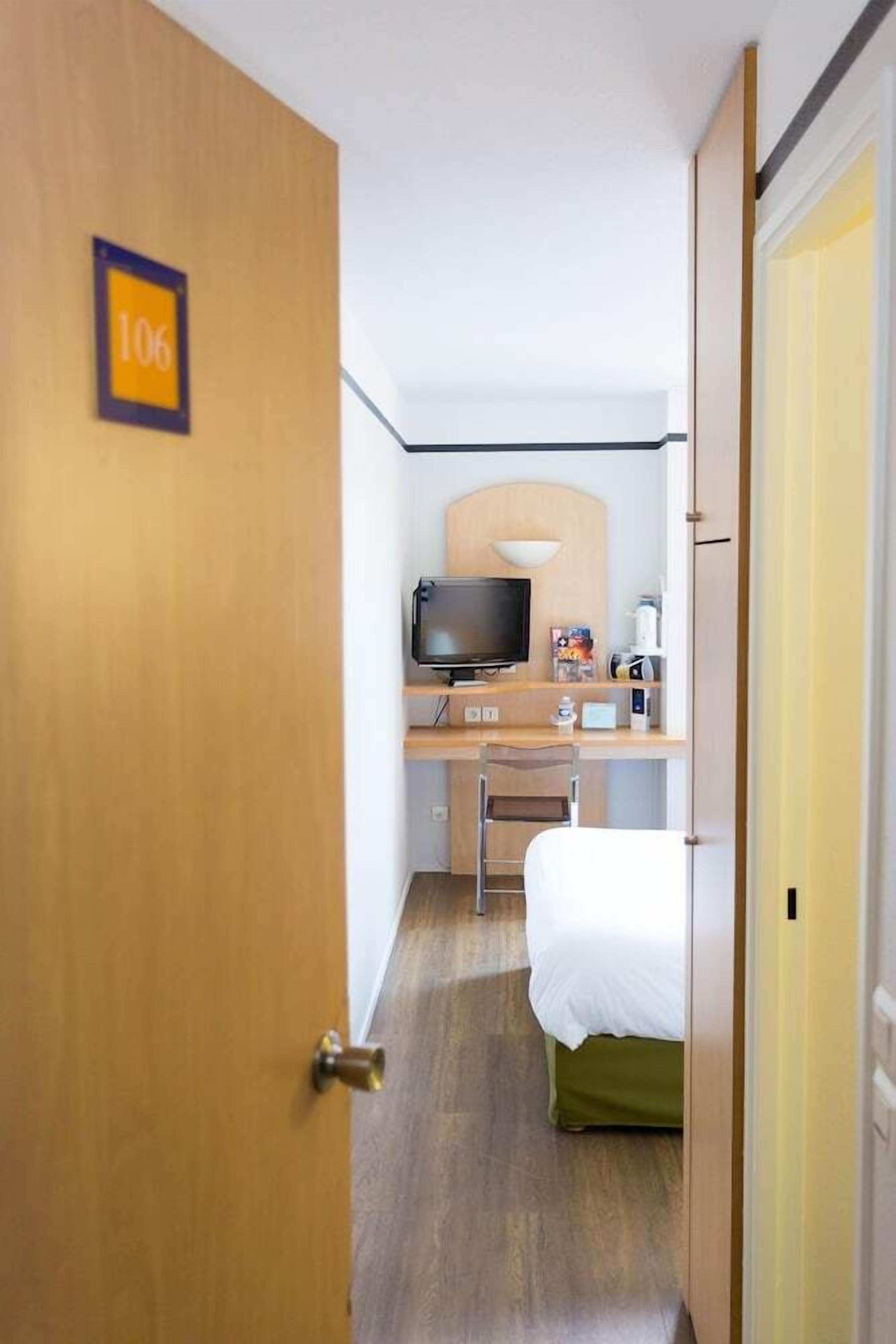 Escritorio, insonorización, wifi gratis y ropa de cama 