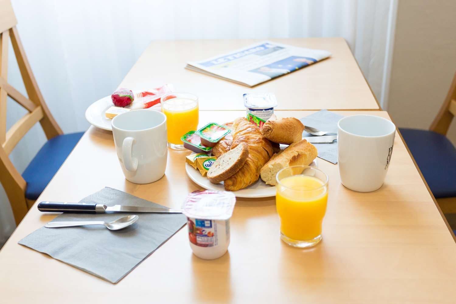 daily buffet breakfast (eur 9.50 per person)