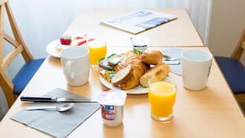 Café da manhã com buffet todos os dias (EUR 9.50 por pessoa)