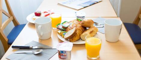Daily buffet breakfast (EUR 9.50 per person)