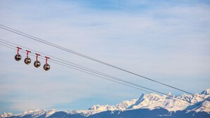 A cable car system with a mountainous backdrop. - Hôtel Inn Design Grenoble Eybens Parc des Exposition (Eybens)