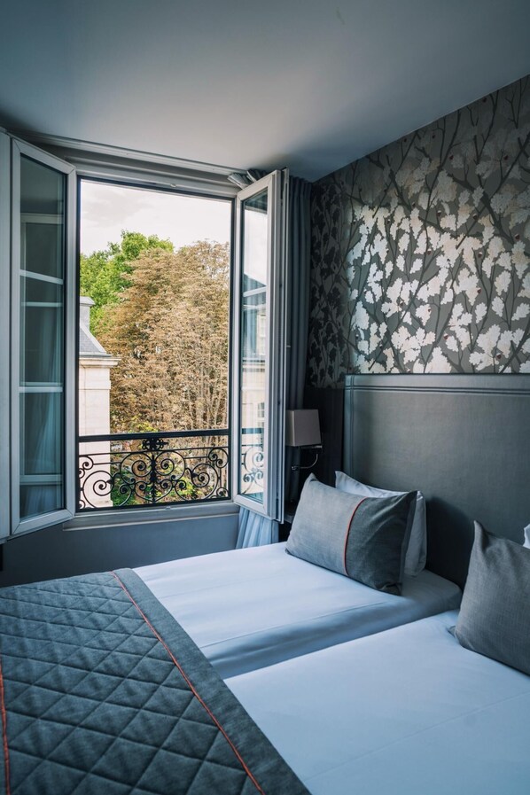 Comfort Twin Room | In-room safe, desk, soundproofing, iron/ironing board - Timhotel Paris Gare de l'Est (Paris)