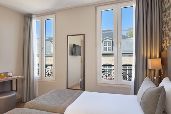 Superior Twin Room | In-room safe, desk, soundproofing, iron/ironing board