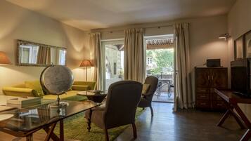 Junior suite | Een minibar, een kluis op de kamer, een strijkplank/strijkijzer