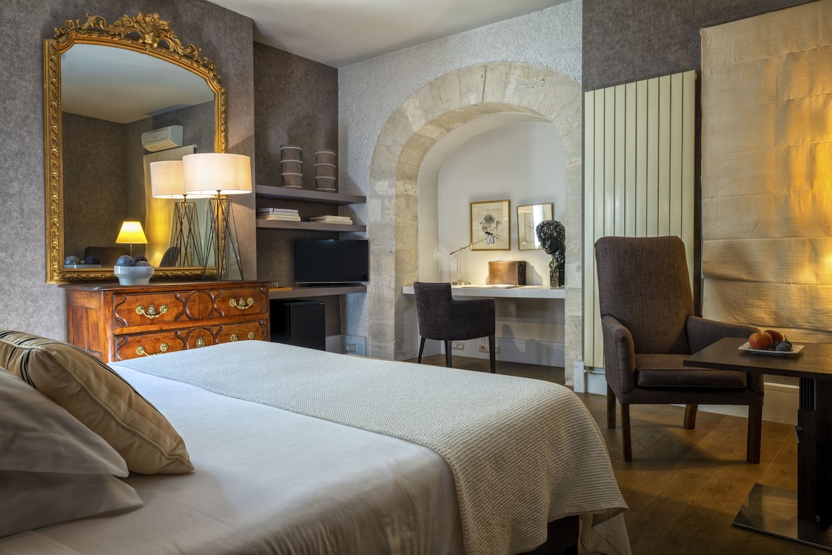 minibar, in-room safe, iron/ironing board, free wifi