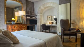 Een minibar, een kluis op de kamer, een strijkplank/strijkijzer