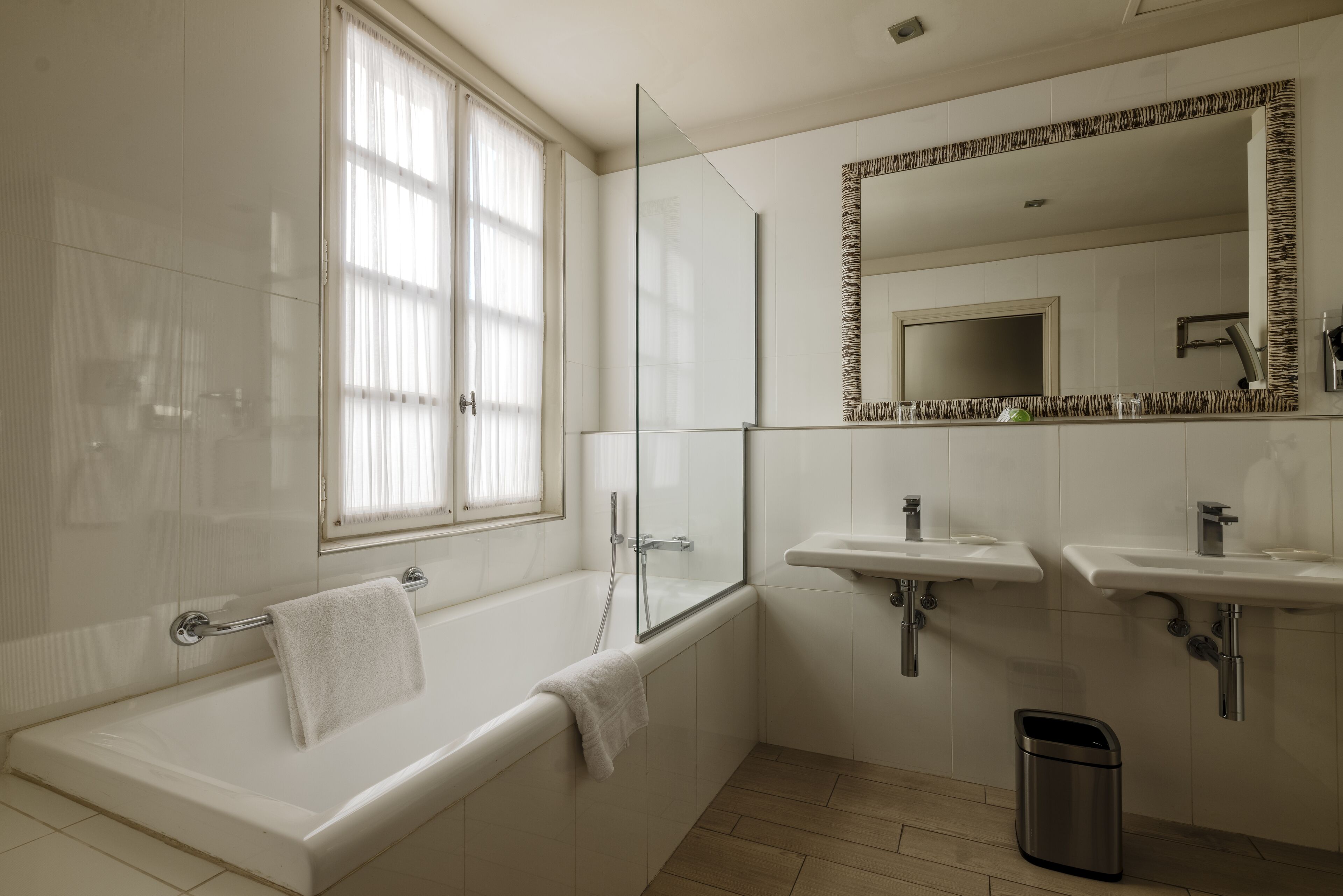 junior suite | bathroom | free toiletries, hair dryer, bathrobes, slippers