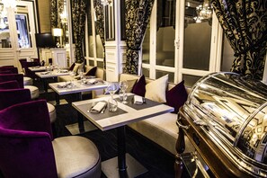 Breakfast, lunch, dinner served; French cuisine