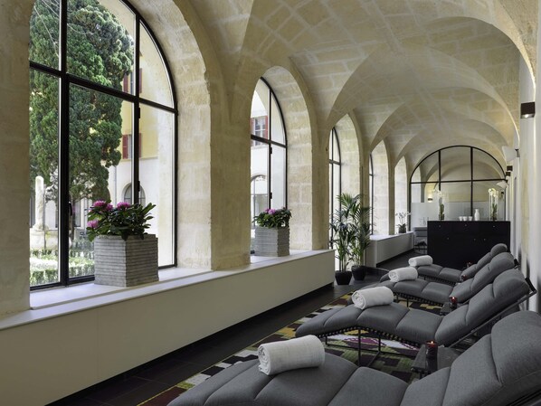 Couples treatment room(s), sauna, hot tub, steam room