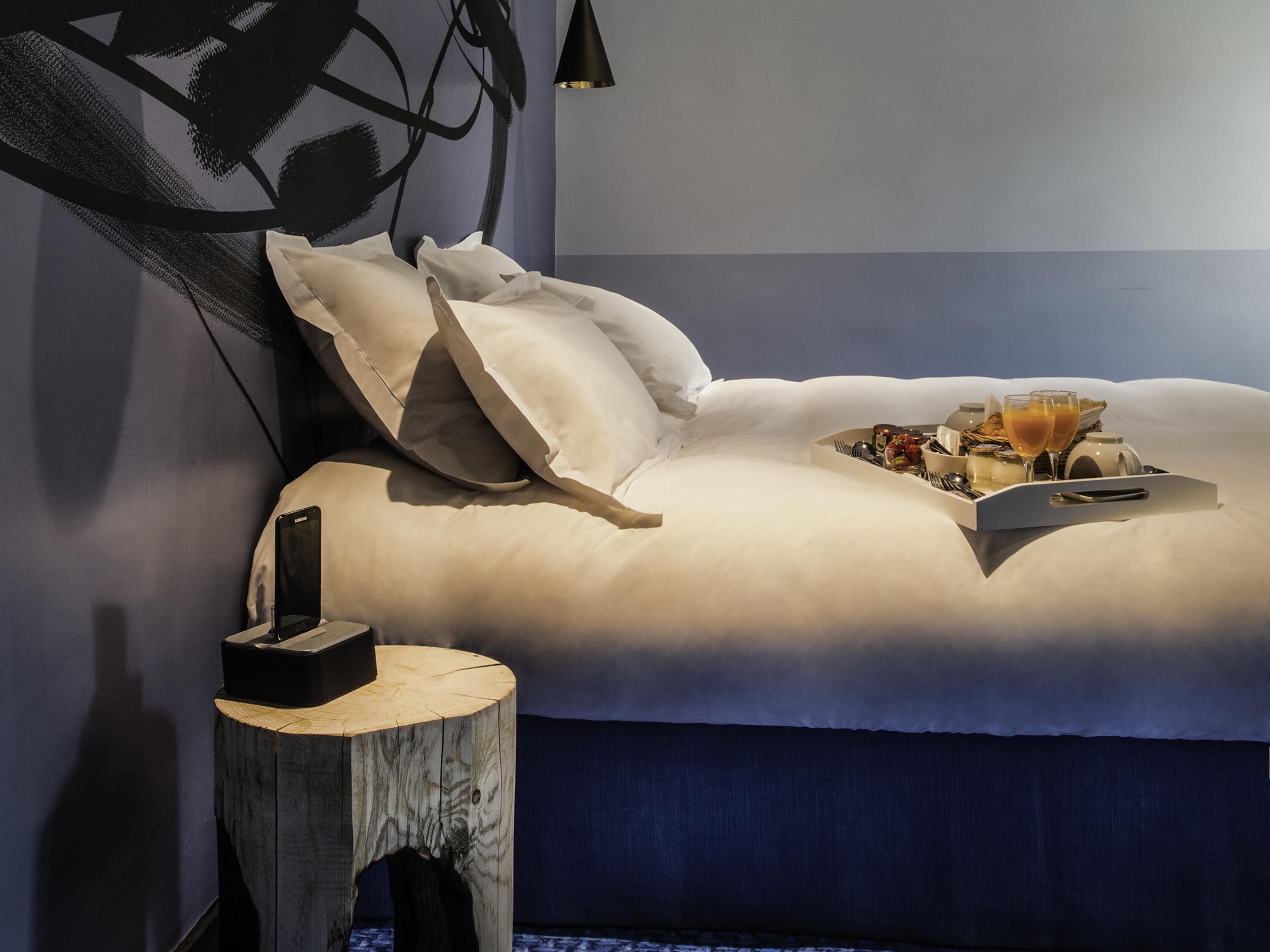 Classic Room, 1 Twin Bed | Premium bedding, minibar, in-room safe, individually decorated